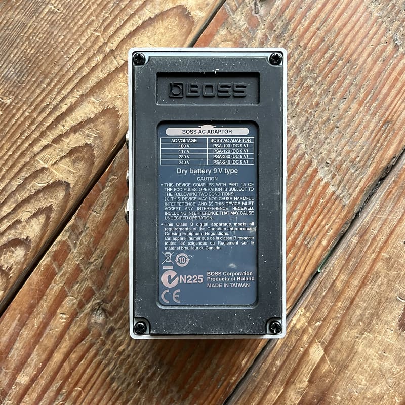 Boss DD-7 Digital Delay Pedal DLX Bundle : Amazon.ca