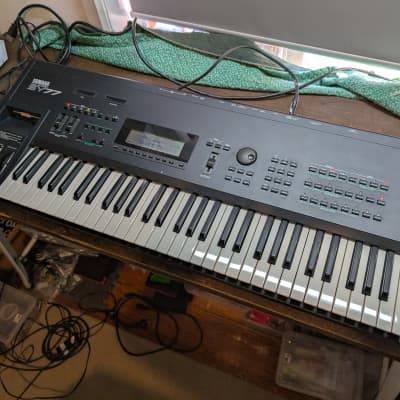 Yamaha SY77 Synthesizer 1989 - Black
