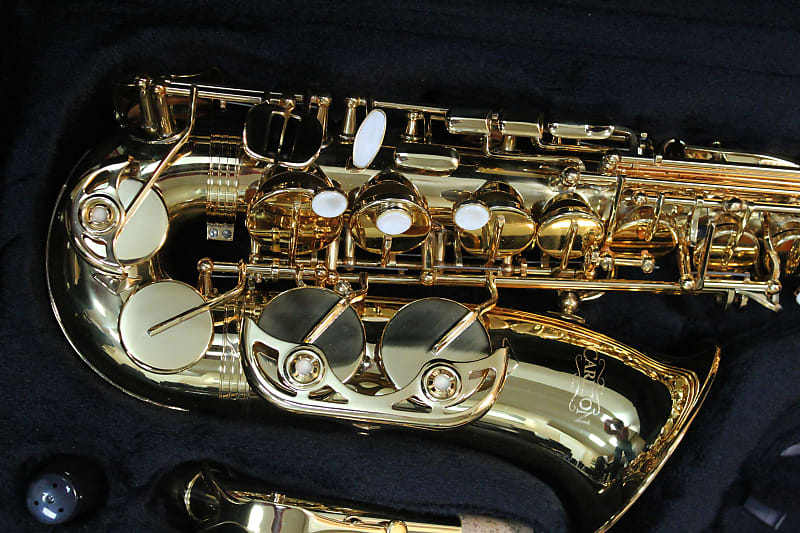 Carlton - Lacquered Tenor Saxophone w/Case
