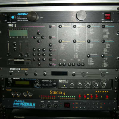 E-MU Systems Emulator III Rackmount 16-Voice Sampler Workstation - Black
