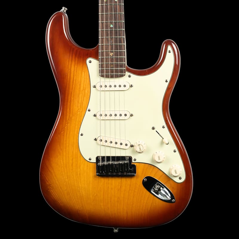 Fender USA 　American deluxe Stratocaster Fender American Deluxe Ash Strat - Maple Neck In Tobacco