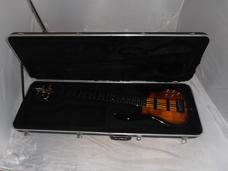 Carvin LB75  5 string bass with OHSC image 1