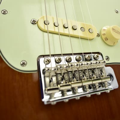 Fender Vintera 60s Stratocaster 3ts 3 tones sunburst W/Gigbag 3525gr imagen 4