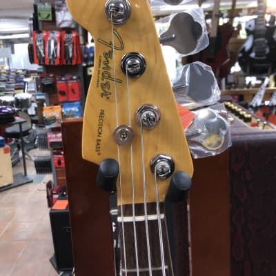 Fender American Professional II Precision Bass Left-Handed with Rosewood Fretboard 2020 Olympic White image 3