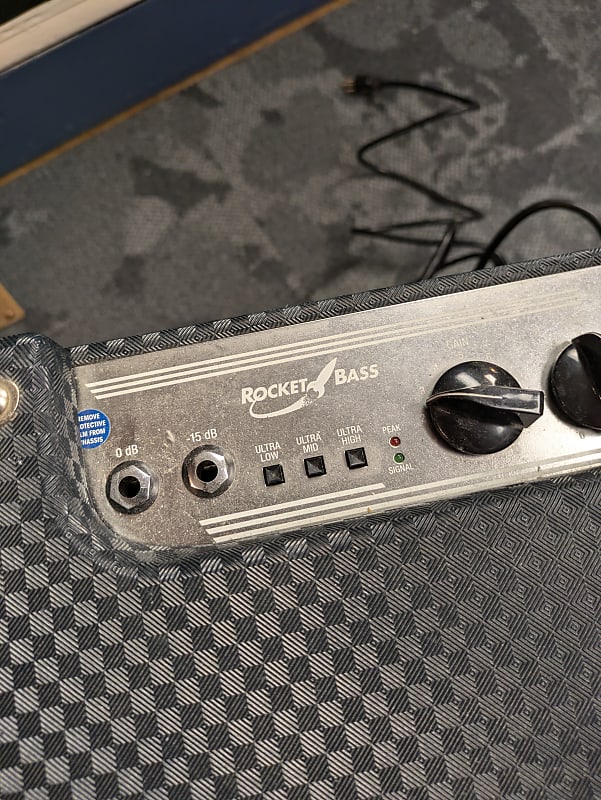 Ampeg Rocket Bass Model B-100R 100-Watt 1x15