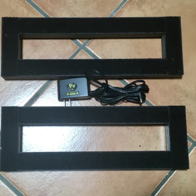 Guitar Pedalboards Small Black with iSPOT 9v converter image 1