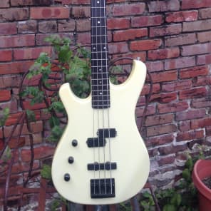 Larrivee LEFTY Electric 80s White Active Bass Guitar image 1