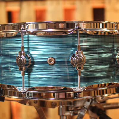 The Maple 5.5x14 Snare Drum Turquoise Oyster-