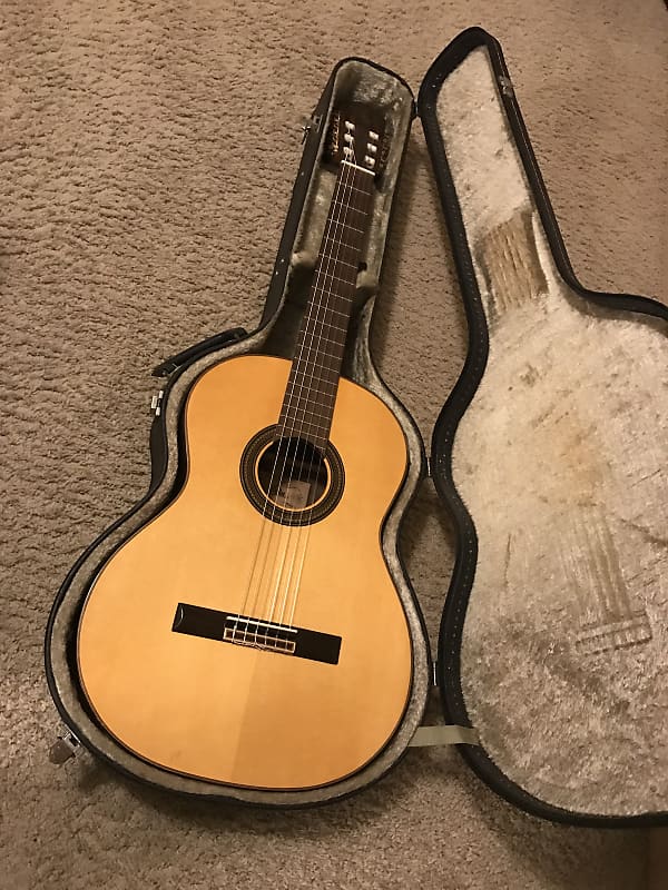Aria A-50 handcrafted Classical Concert Guitar 1970s in excellent condition with hard case image 1