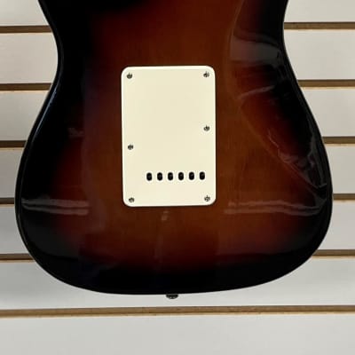 Squier Classic Vibe 60's Stratocaster, 3 Tone Sunburst image 4