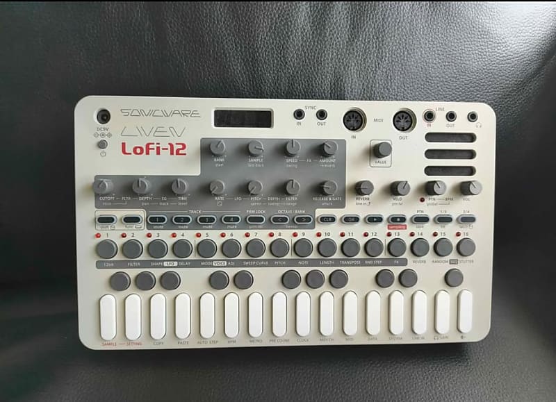 Sonicware Liven Lofi-12 27-Key Sampling Groovebox 2023 - Present - Silver image 1