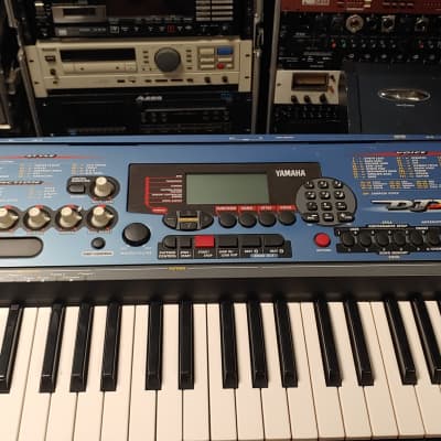 Yamaha DJX Synthesizer 1998