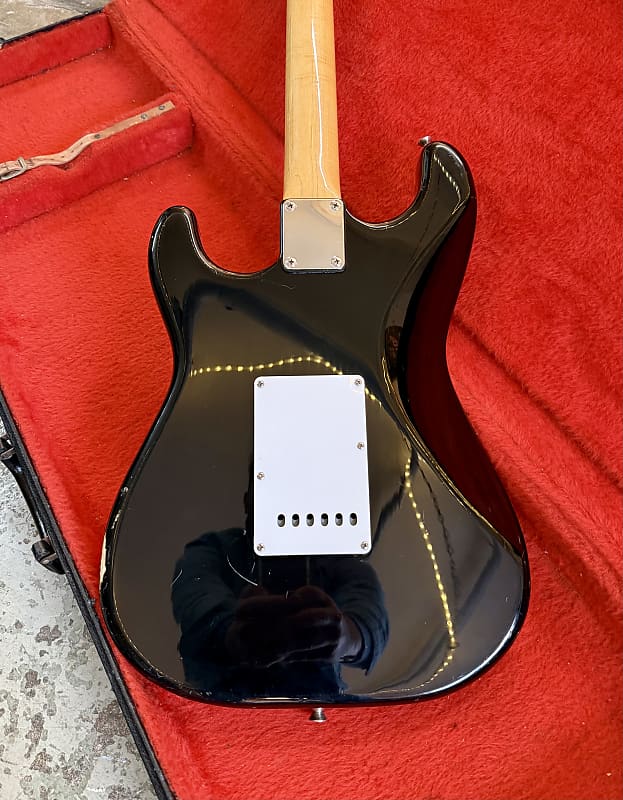 MIJ Fender Stratocaster ST62 SQUIER E serial c 1985 - Black