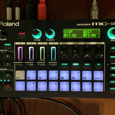 Roland MC-101 Groovebox | Reverb Canada