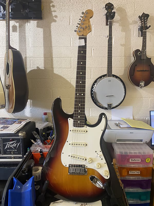 Fender Standard Stratocaster (1983 - 1984) | Reverb