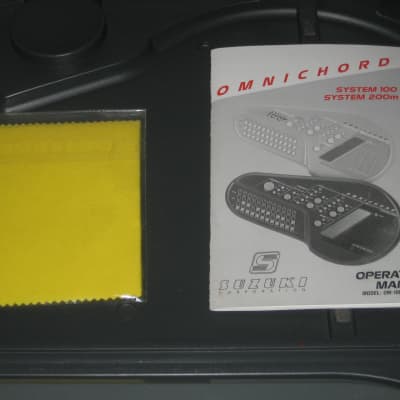 Suzuki Omnichord 200M, Hard Case, Manual, IOB Rare Model Vintage MIDI Keytar image 3