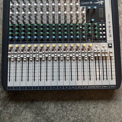 Soundcraft Signature 16 Compact 16-Channel Analog Mixer w