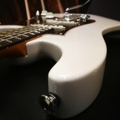 Ibanez AZ2204N-AWD Prestige E-Guitar 6 String - Antique White Blonde + Case image 4