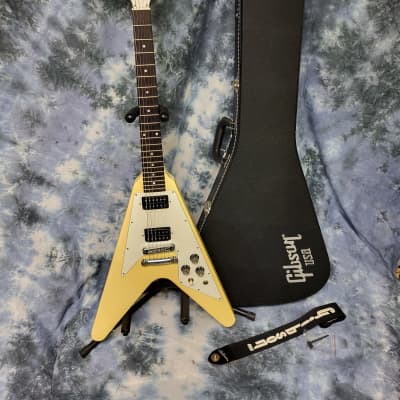 Video Demo 2008 Gibson Flying V Factor X Alpine White MINT Pro Setup Gibson Branded Strap and Hard Shell Case for sale