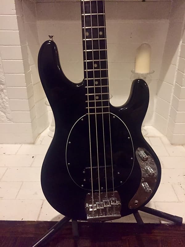 Music Man Cutlass 1 Bass graphite neck 1983 Black