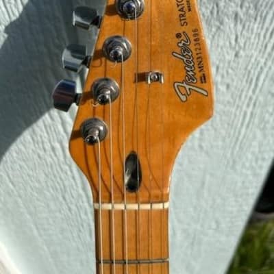 Fender Standard Stratocaster with Vintage Tremolo, Maple Fretboard 1994 - Black image 2