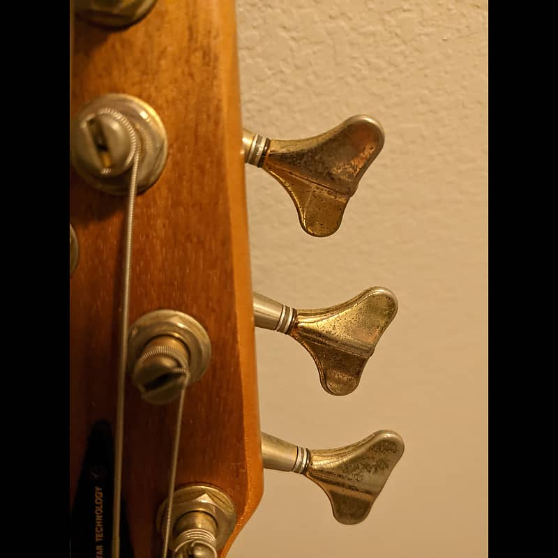 Tune Zi-III-6 1991 - Natural Walnut (MIJ) - Same Model used Tune Zi-III-6 1991 - Natural Walnut (MIJ) - Same Model used