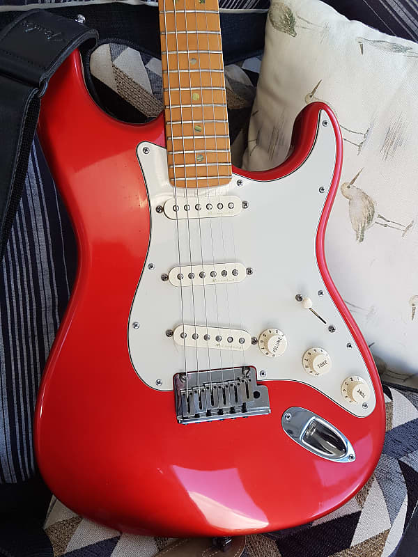 Fender American Deluxe Stratocaster Model 010-1000/02 2002 Chrome Red