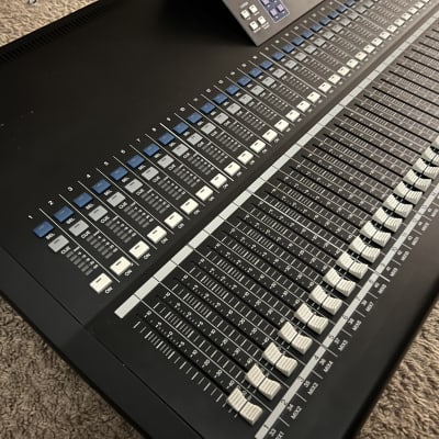 Table de mixage Yamaha numérique TF3