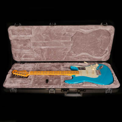 Fender American Professional II Stratocaster, Maple Fb, Miami Blue 7lbsÂ  13.7oz image 11