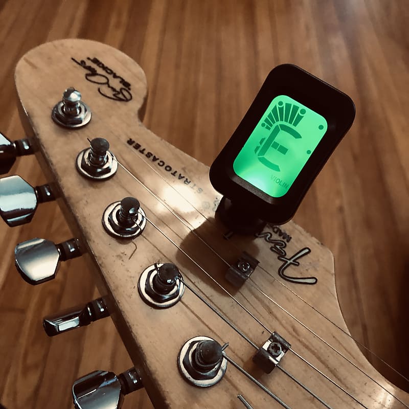 Guitar Tuner (Clip-On) for Electric, Acoustic, Banjo, or Bass w Battery. 2023 - Matt Black image 1