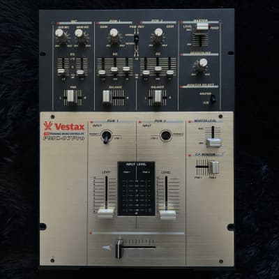 Vestax PMC09 ベスタクス ヴィンテージミキサー Vestax #PMC09 初めて見たVestaxミキサーはこれでした！普通に19
