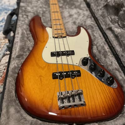 2017 Fender American Elite Jazz Bass V 5 String Near Mint 