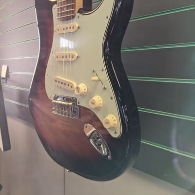 Fender Deluxe Roadhouse Stratocaster 2018 3-Colour Sunburst Electric Guitar image 4
