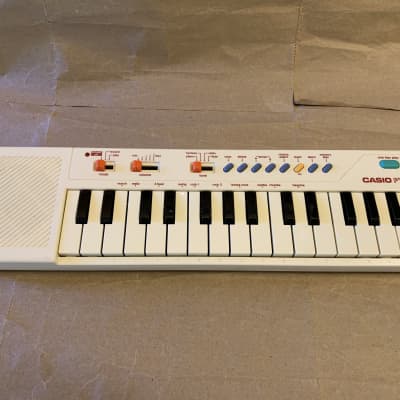 Casio PT-10 29-Key Mini Synthesizer 1980s - White  Very Good Condition