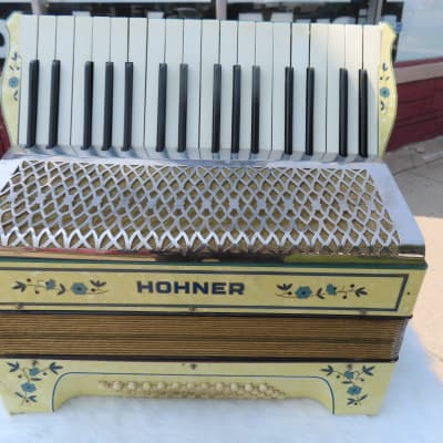 HOHNER VINTAGE 48 BASS ORNATE PEARL ACCORDION RARE CLEAN SERVICED image 2