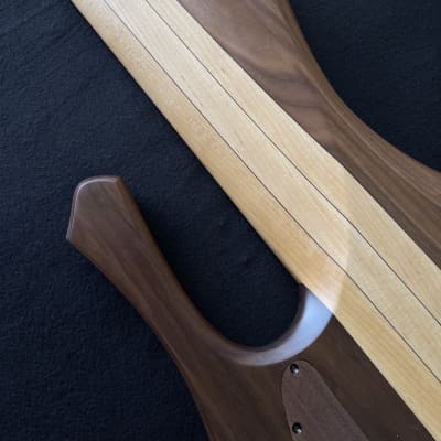 MG Bass New Extreman Fretless 5 strings bartolini pickup Ebony fingerboard image 5