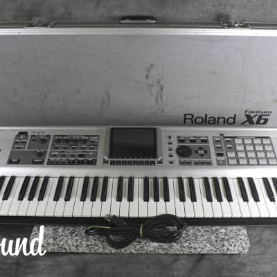 Roland Fantom X6 Synthesizer Workstation Keyboard w/HC  in Very Good Condition.