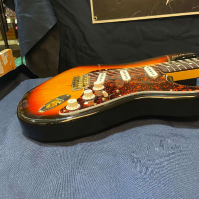 Fender Deluxe Series Stratocaster Guitar MIM 2002 - Sunburst image 7