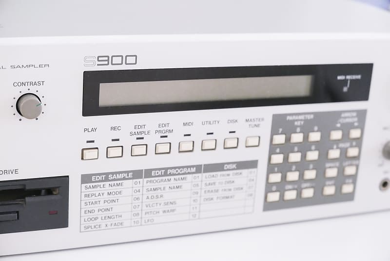 Akai S900 Vintage Sampler 1986 - Analog / Digital Hybrid - Museum