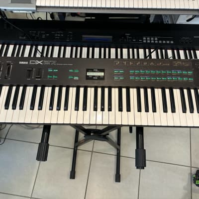 Yamaha DX27 FM Vintage 80's Polyphonic Digital Synthesiser W/ MIDI