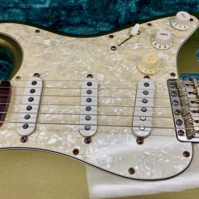 Fender Stratocaster Deluxe Series With Active Pick-Ups  2000-2001 - Sage Green With Teal Hard Case image 3
