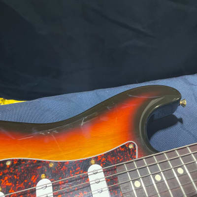 Fender Deluxe Series Stratocaster Guitar MIM 2002 - Sunburst image 4