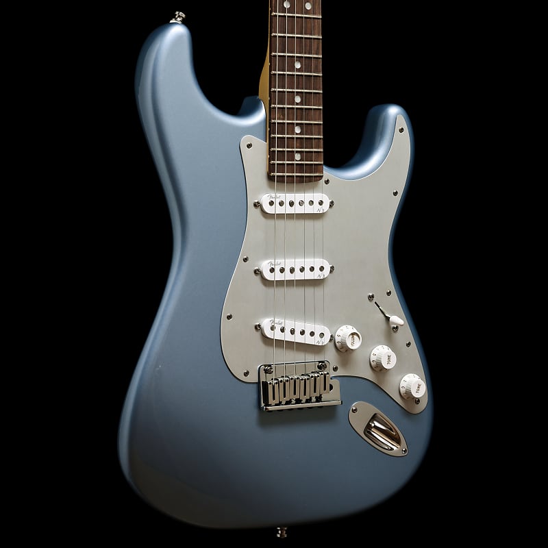 Fender FSR American Deluxe Stratocaster Ice Blue Metallic 2012 image 2