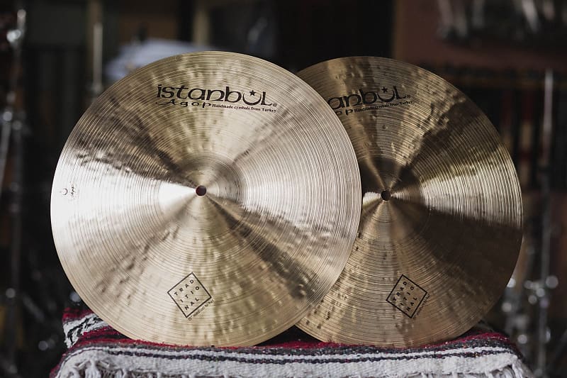 Istanbul Agop Traditional Medium Hi-Hats - 15”-1094/1346g Istanbul Agop Traditional Medium Hi-Hats - 15”-1094/1346g