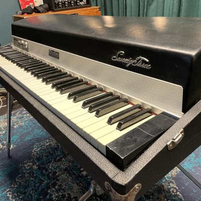 See Video! Vintage 1977 Rhodes Mark I Stage 73-Key Electric Piano w/ Legs, Crossbars, Sustain, Rod & Lid image 4