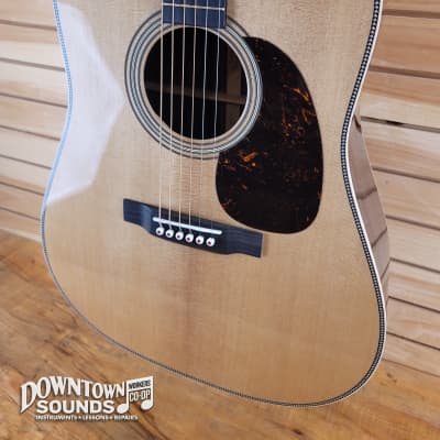 Martin D-28 Modern Deluxe Dreadnought Acoustic with Martin 500 Series Hard Case - Natural Gloss image 3