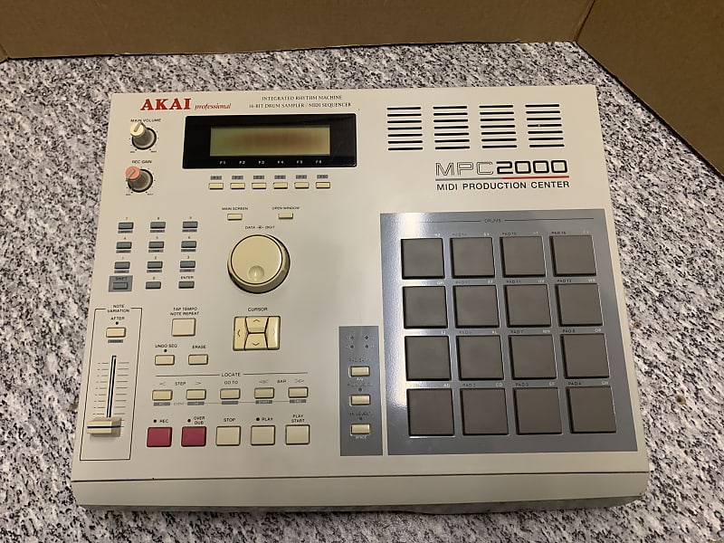 Akai MPC2000 MIDI Production Center 1997 - 2001 - Grey image 1