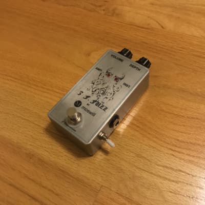 Triungulo Lab J.F. Fuzz (Mosrite Fuzzrite Clone) | Reverb Triungulo Lab J.F. Fuzz (Mosrite Fuzzrite Clone) | Reverb