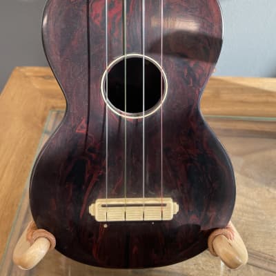Maccaferri Islander soprano ukulele Dark red swirl image 2