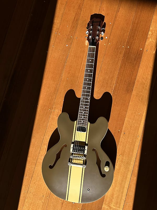 Epiphone / Tom Delonge BR ES-333 動作良好 Rex and the Bass: Epiphone Tom Delonge Signature ES-333